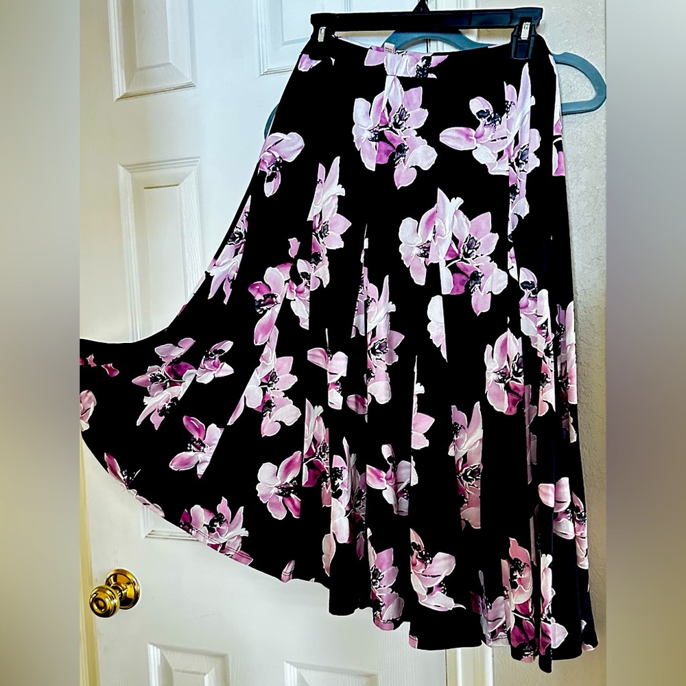 Philosophy XL elastic waist black floral skirt